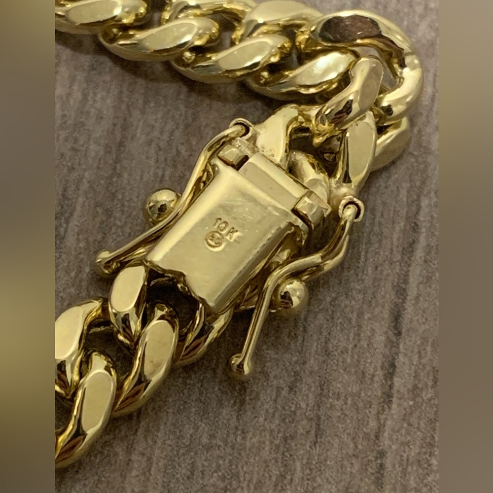SOLD 21 Grams 22” 10k Gold Miami Cuban Link Chain Necklace - Picture 4 of 5